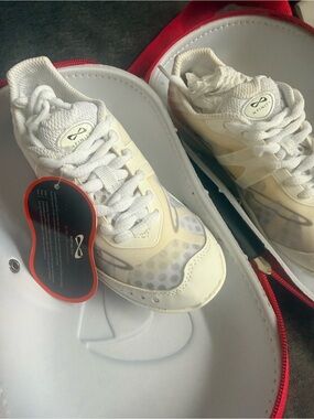 NFINITY Vengeance girls White and Cream Sneakers